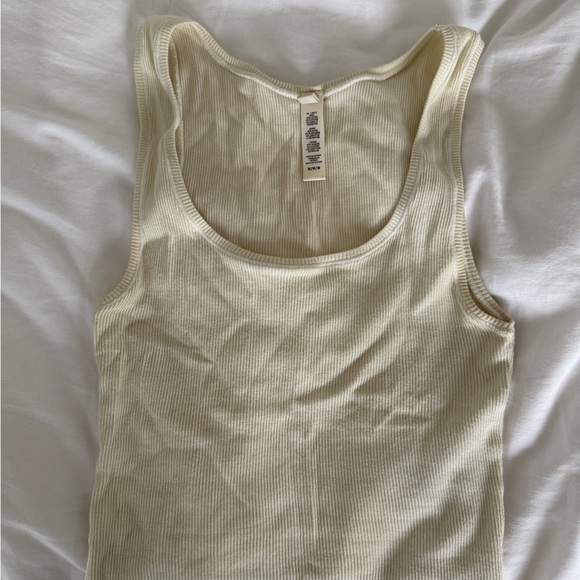 SKIMS Ivory Ribbed Tank Top - Picture 2 of 3